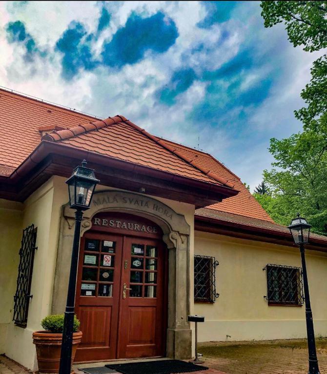 Malá Svatá Hora - penzion&restaurace Mníšek pod Brdy Exterior foto